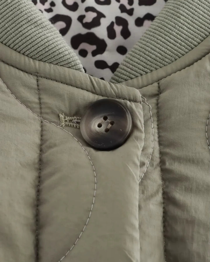 Brigitte Bordeaux | Veste matelassée chaude avec détail léopard